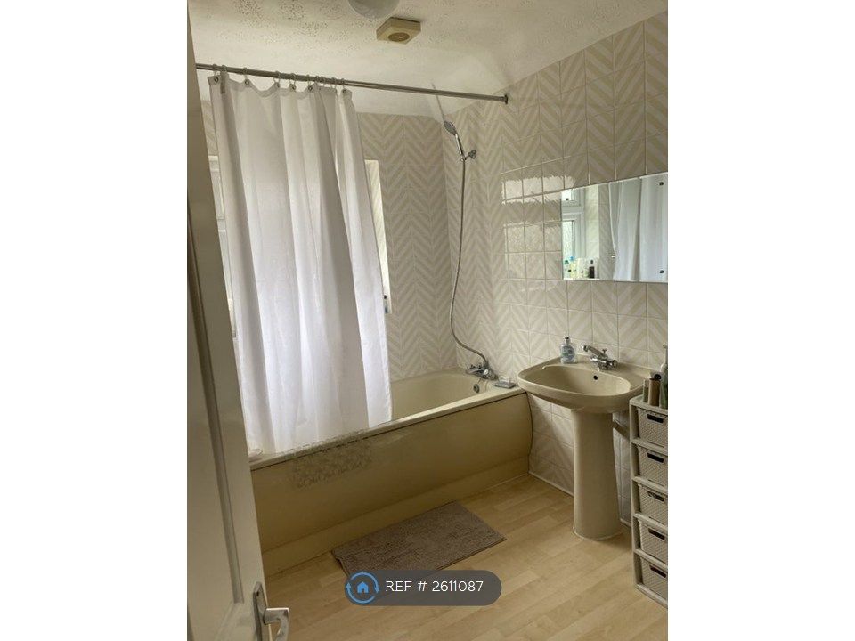 Property photo 3 of 8 Bathroom