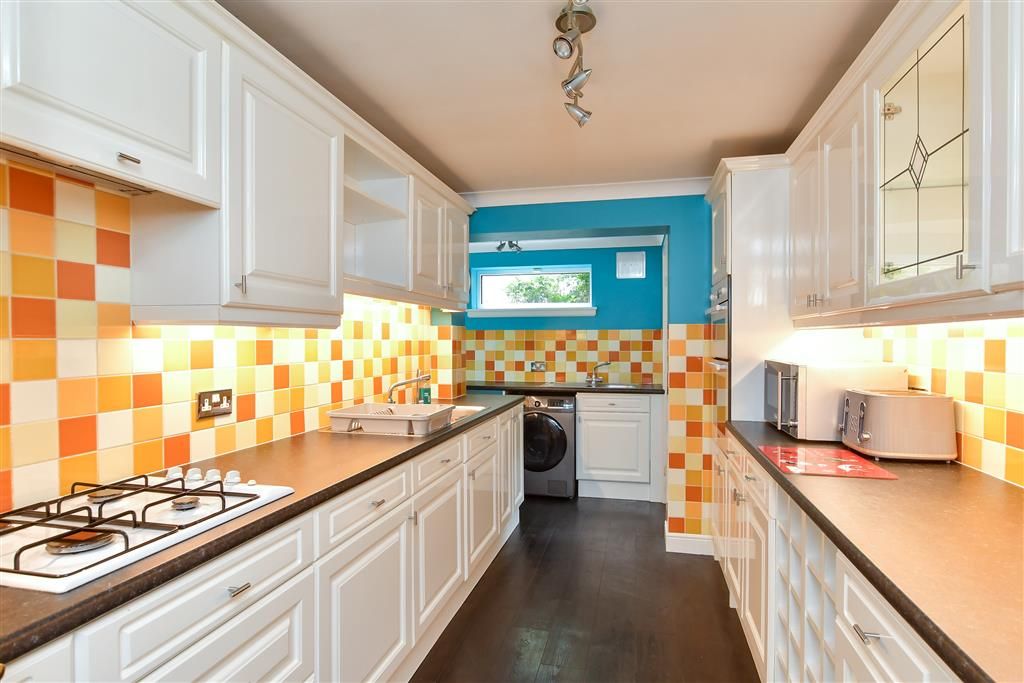 Property photo 3 of 17 Kitchen
