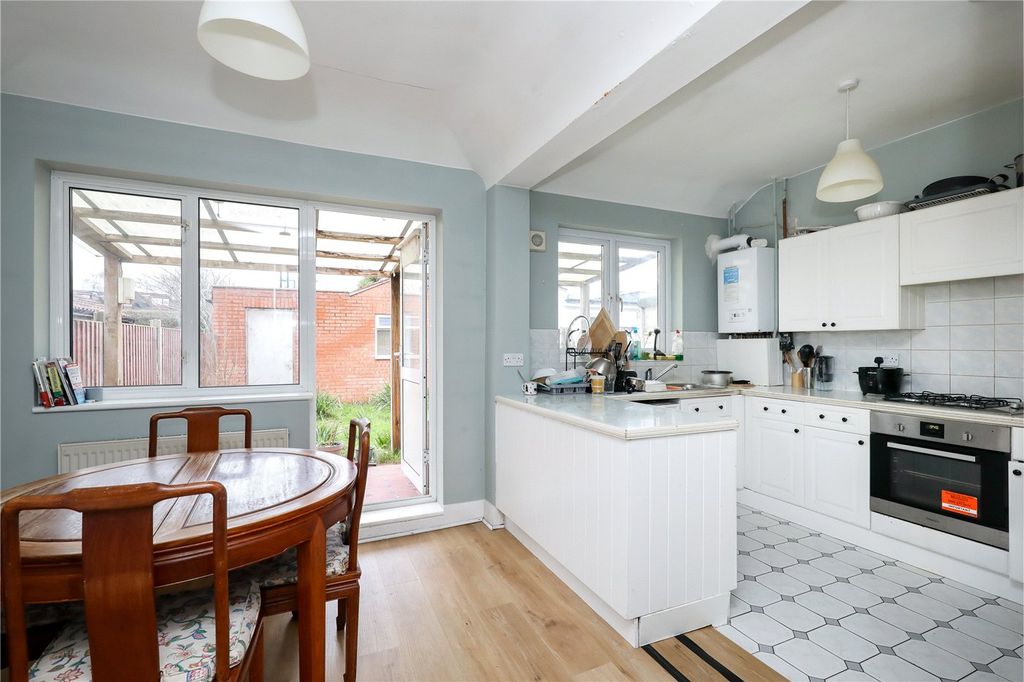 Property photo 2 of 18 Picture No. 17