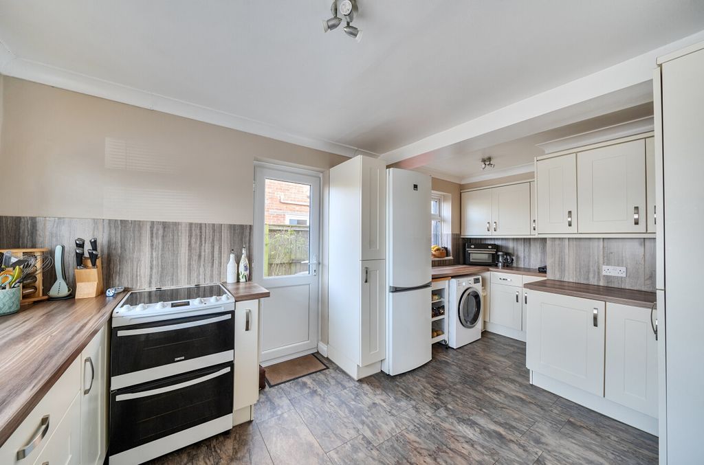 Property photo 2 of 13 14235401369A99173342B6