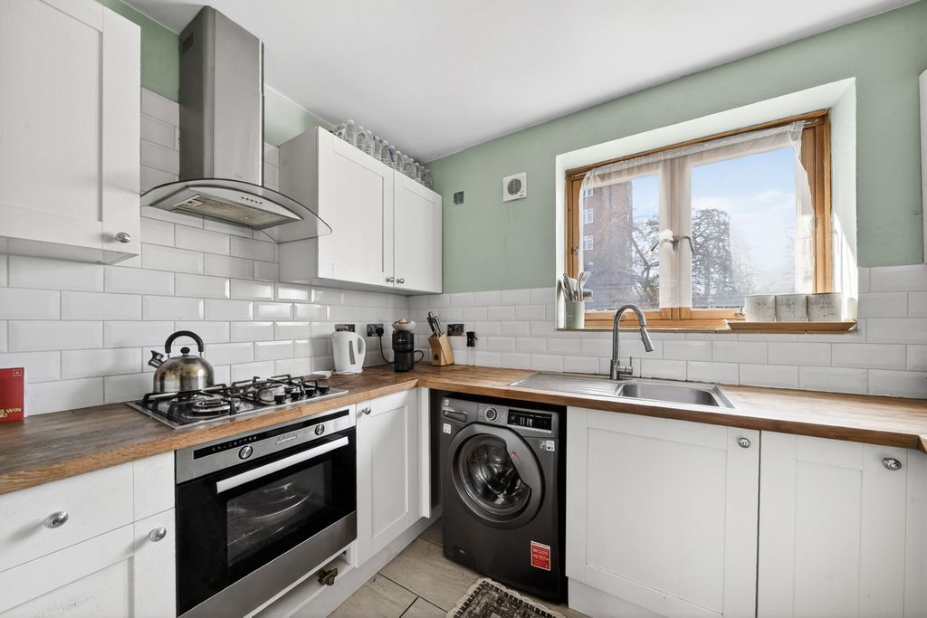 Property photo 2 of 11 Kitchen