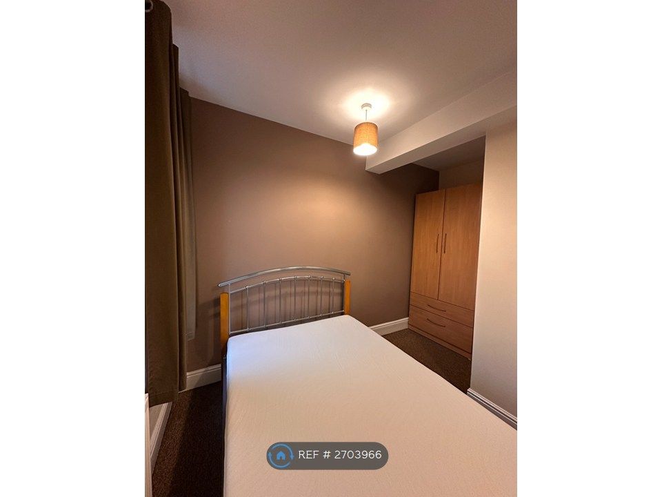 Property photo 3 of 8 Bedroom