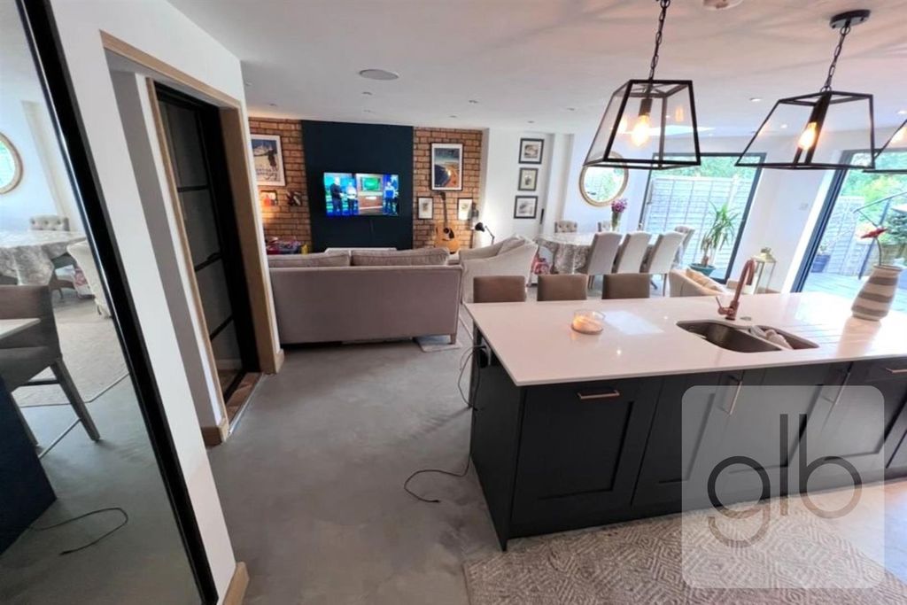 Property photo 2 of 19 2.Png