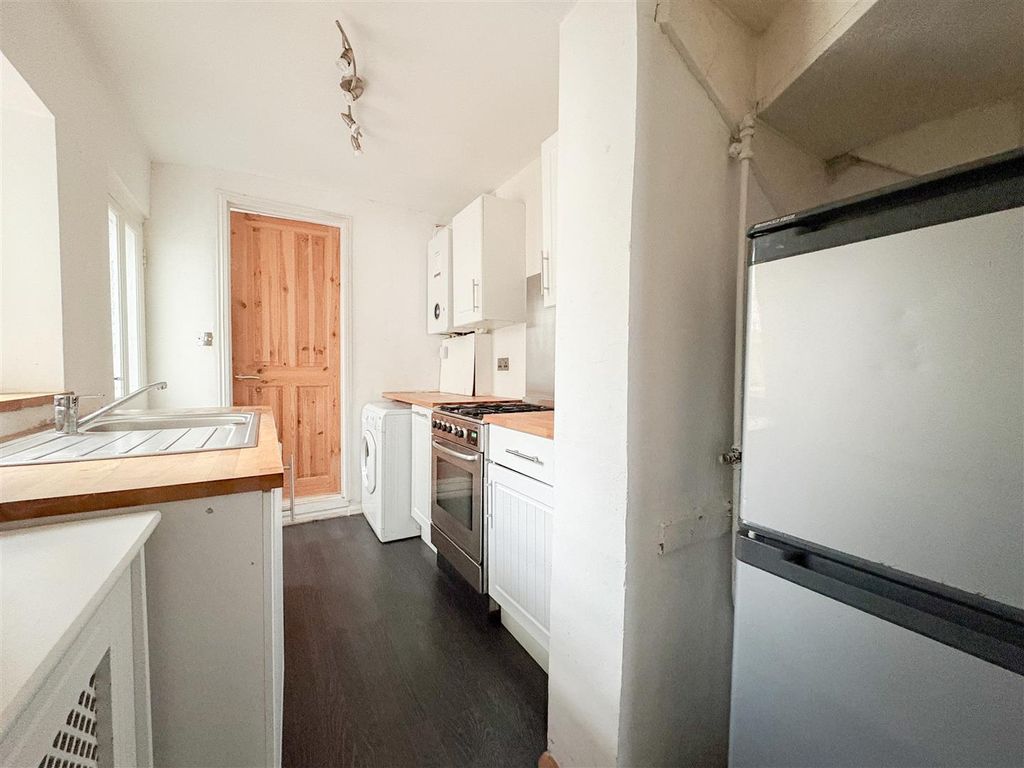 Property photo 3 of 18 Kitchen