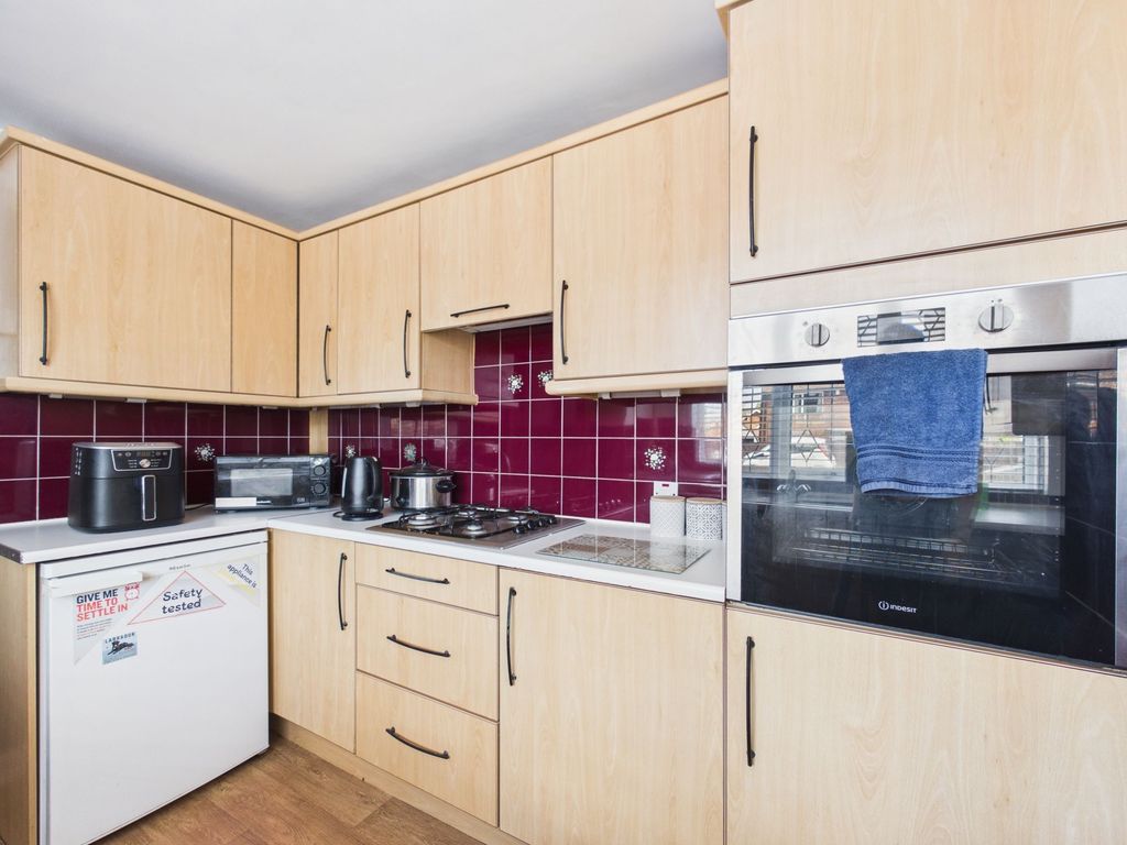 Property photo 3 of 27 Kitchen