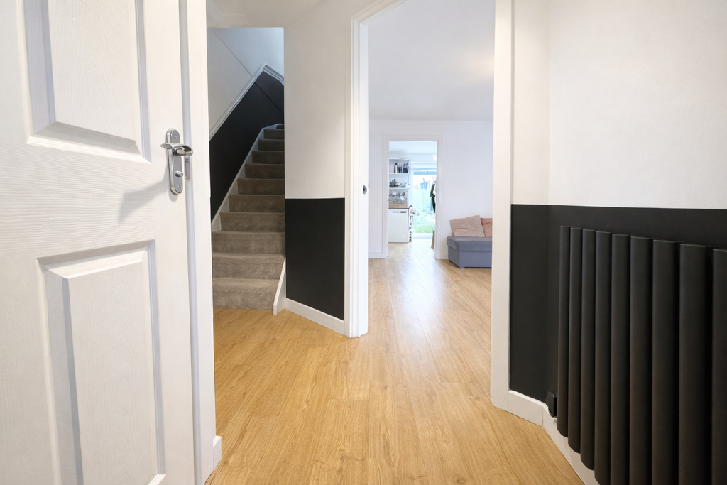 Property photo 3 of 15 Entrance Hallway