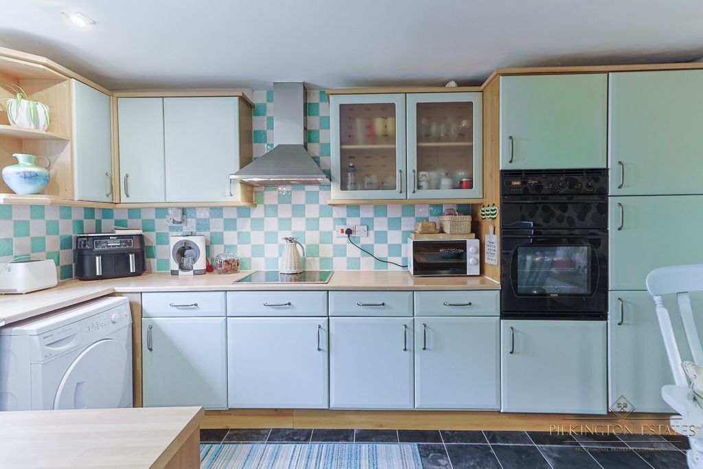 Property photo 3 of 18 4618615