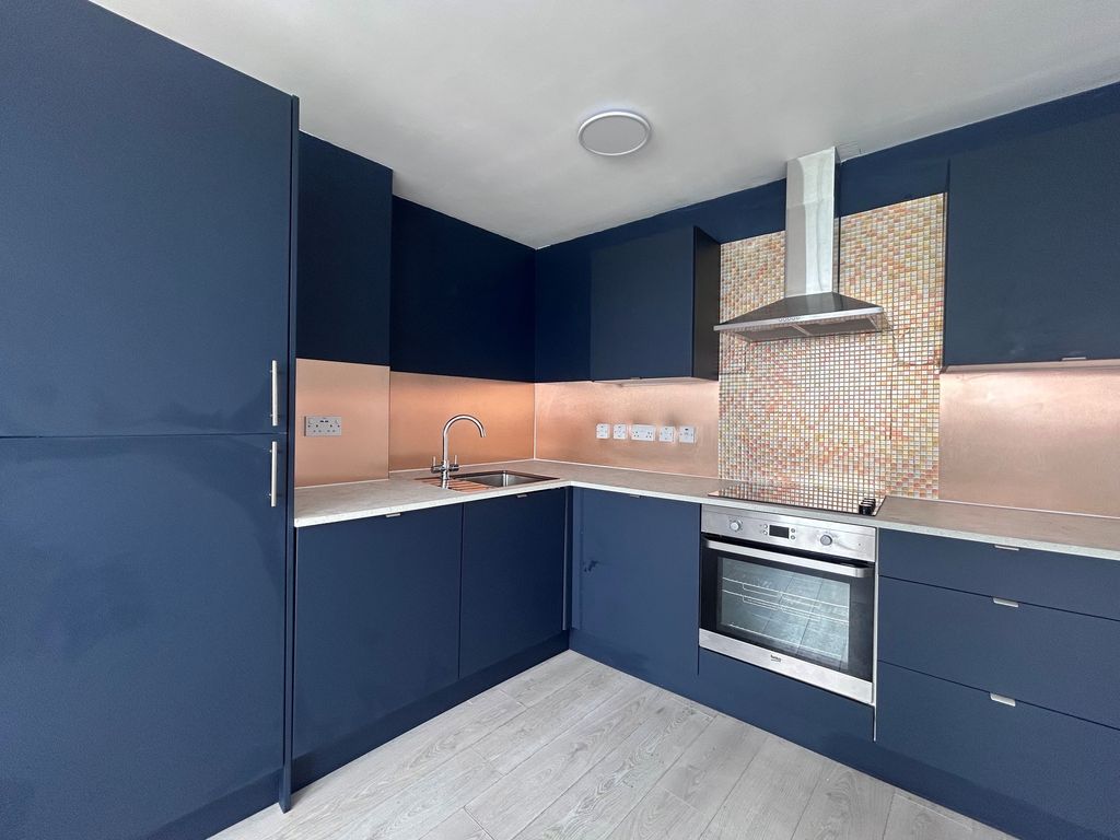 Property photo 3 of 10 Kitchen