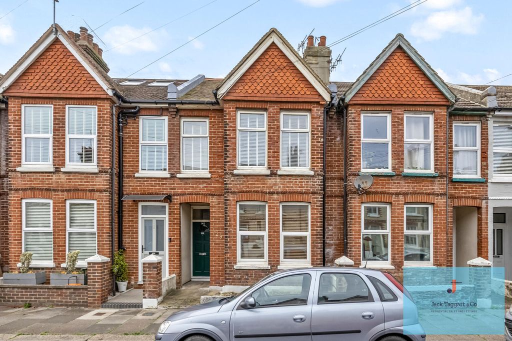 Property photo 1 of 12 Front (Exterior)