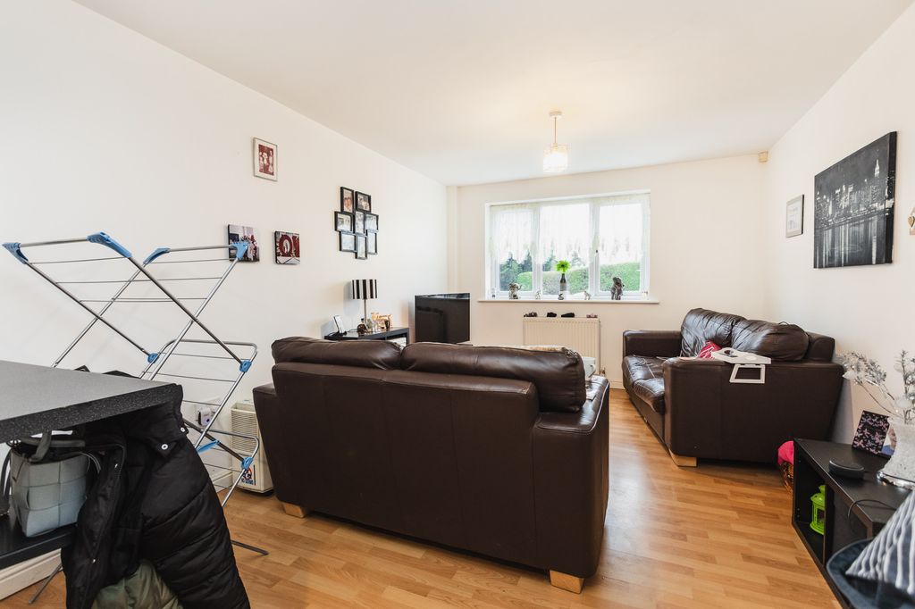 Property photo 2 of 31