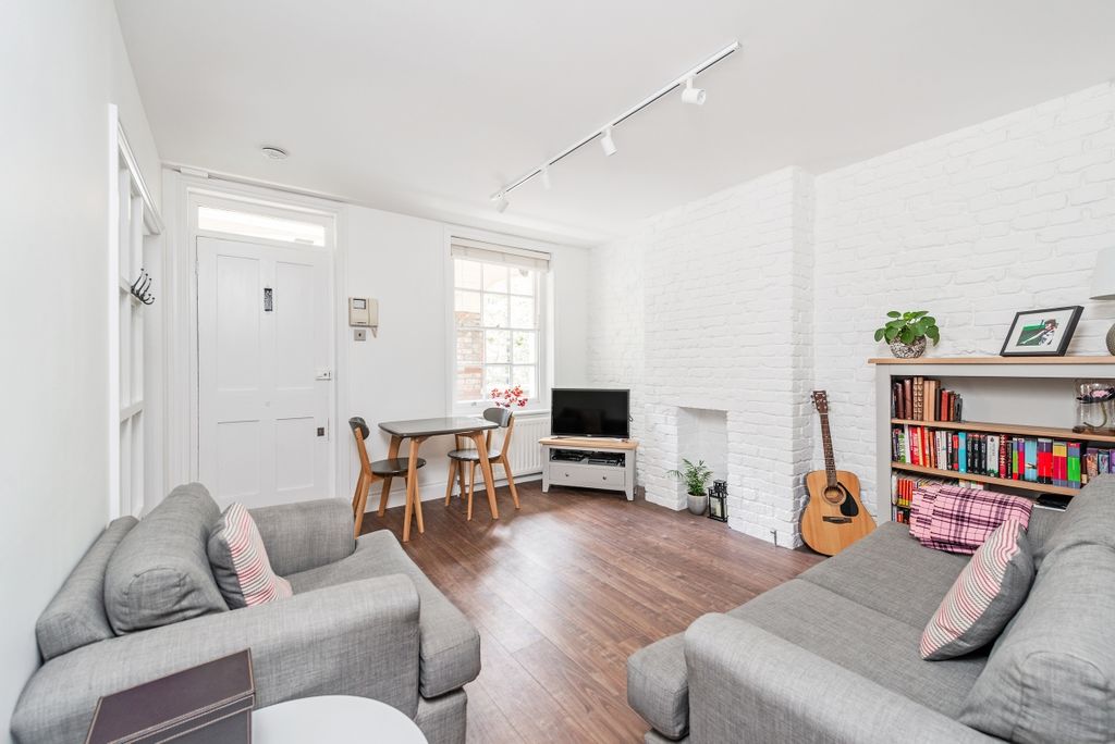 Property photo 1 of 7 Living Room