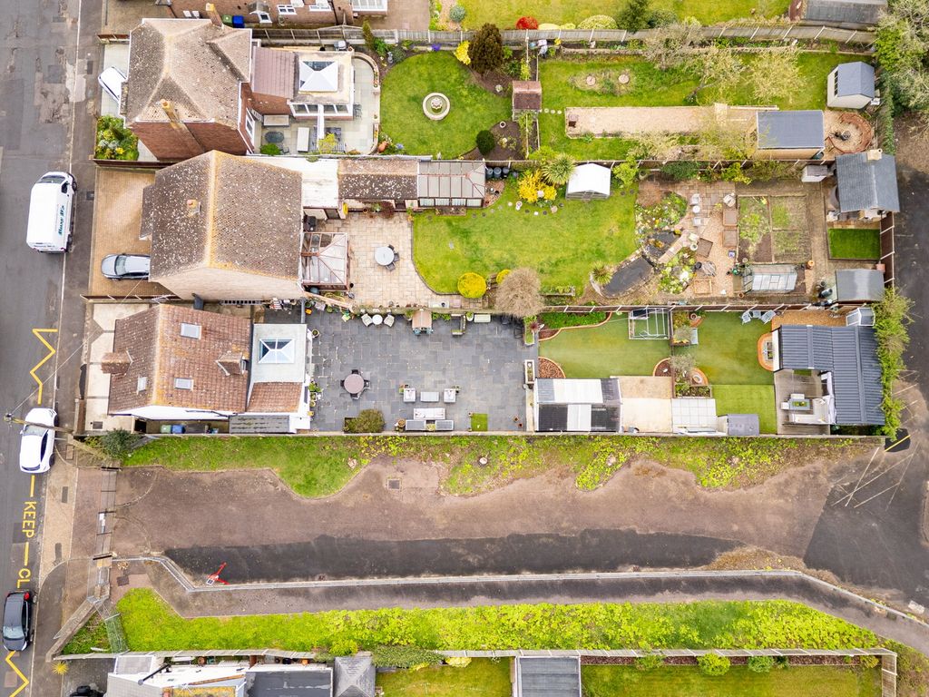 Property photo 2 of 27