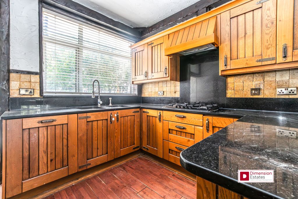Property photo 2 of 28