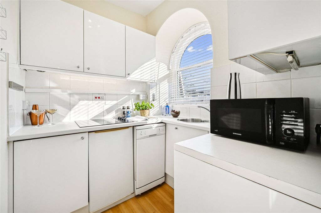 Property photo 2 of 14 Kitchen