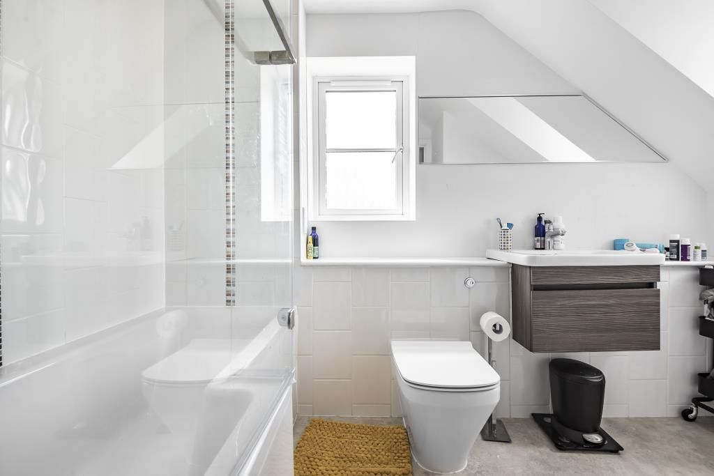 Property photo 2 of 11 Ensuite Bathroom