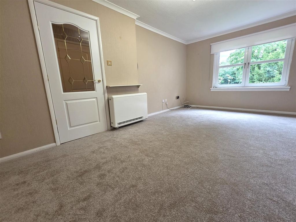 Property photo 3 of 15 Lounge