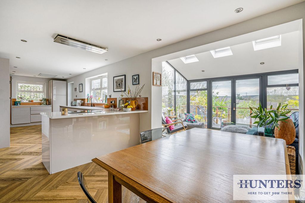 Property photo 2 of 24 Kitchen