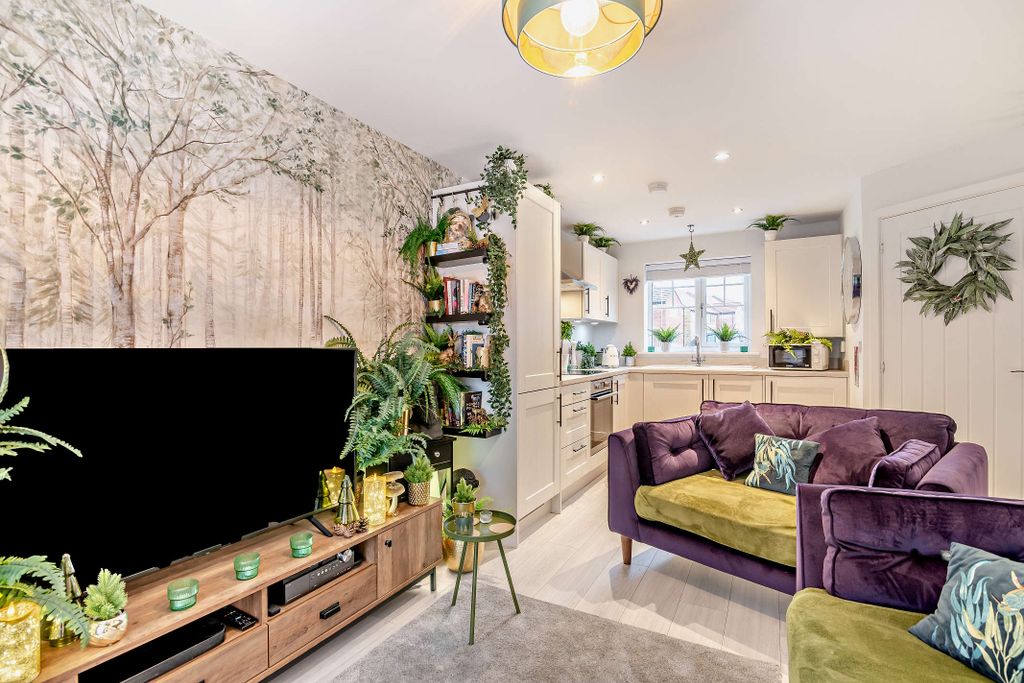 Property photo 3 of 10 Open Plan Layout