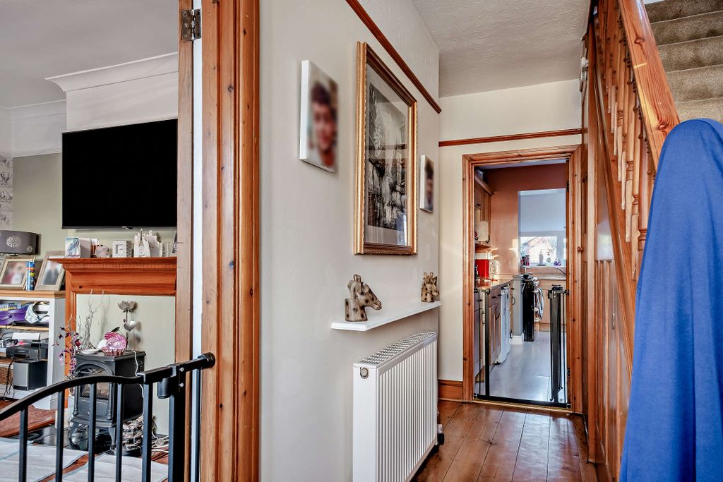 Property photo 2 of 30