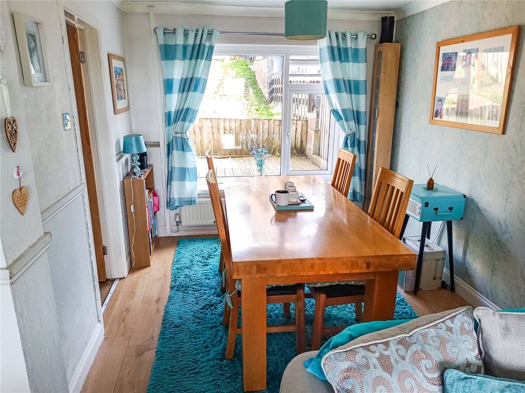 Property photo 3 of 11 Dining Area