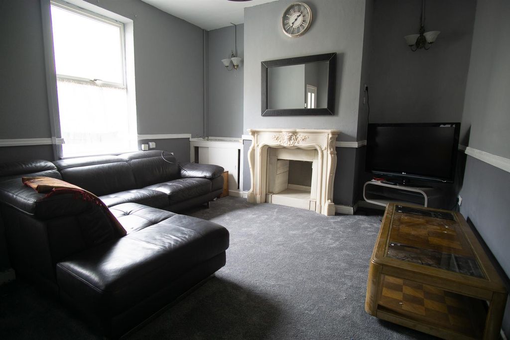 Property photo 2 of 6 Reception