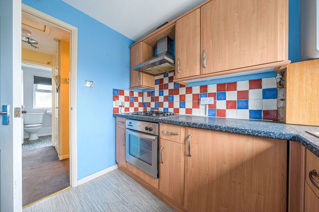 Property photo 2 of 9 Kitchen