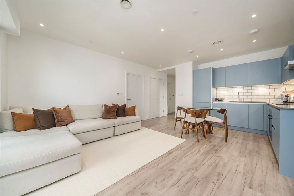 Property photo 3 of 8