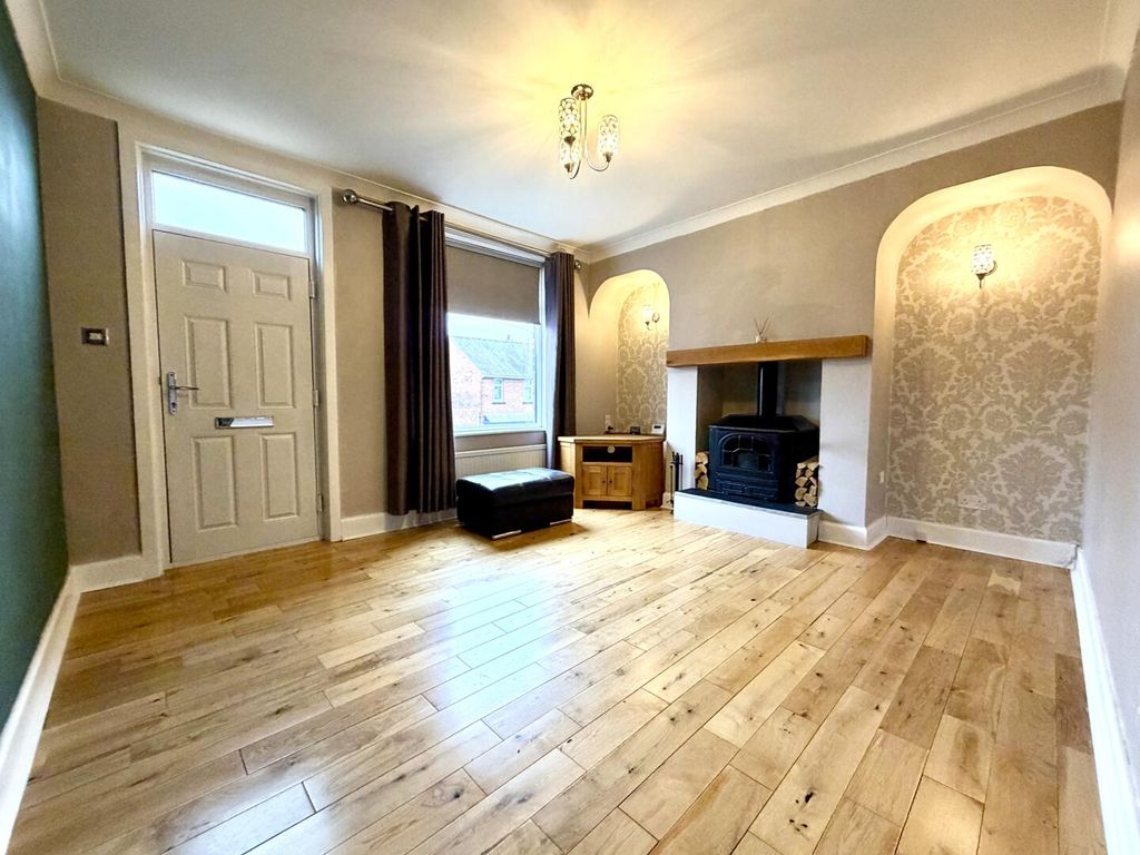 Property photo 2 of 20 Living Room