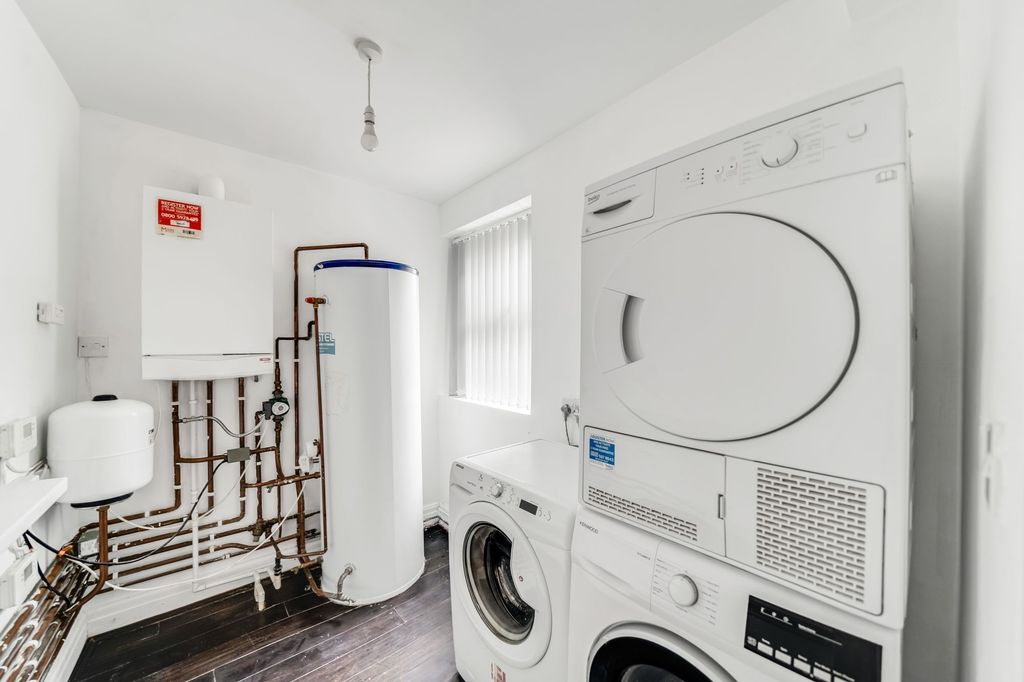 Property photo 1 of 2 A Functional Laundry Area Featuring A Washing Mach...