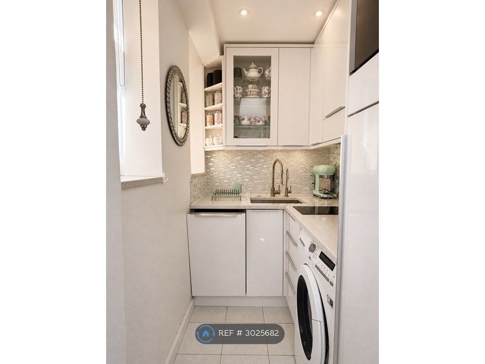 Property photo 3 of 6 Kitchen
