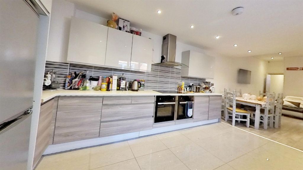 Property photo 2 of 22 205-Tiverton-Road-Ki
