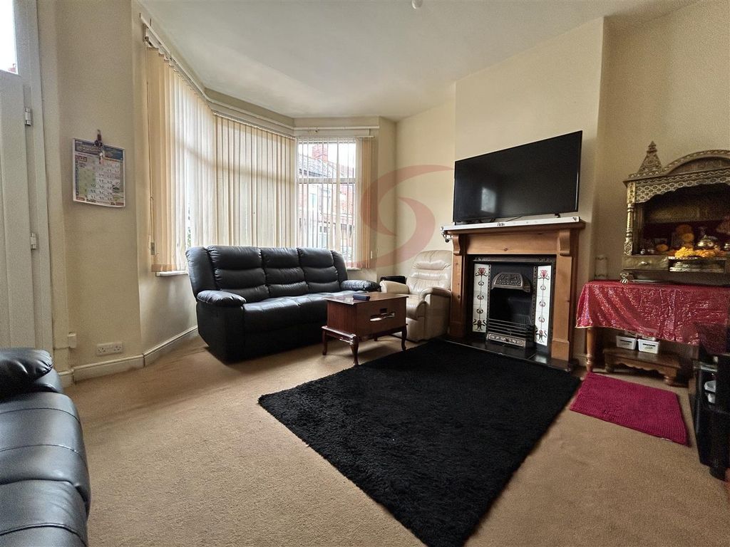 Property photo 1 of 14 Lounge