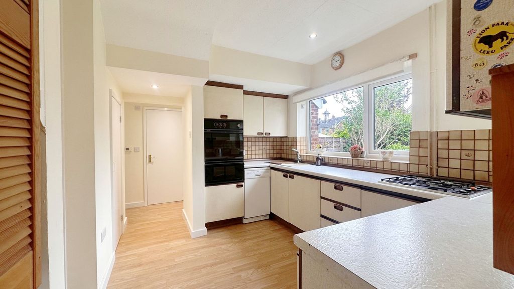 Property photo 2 of 25 Kitchen