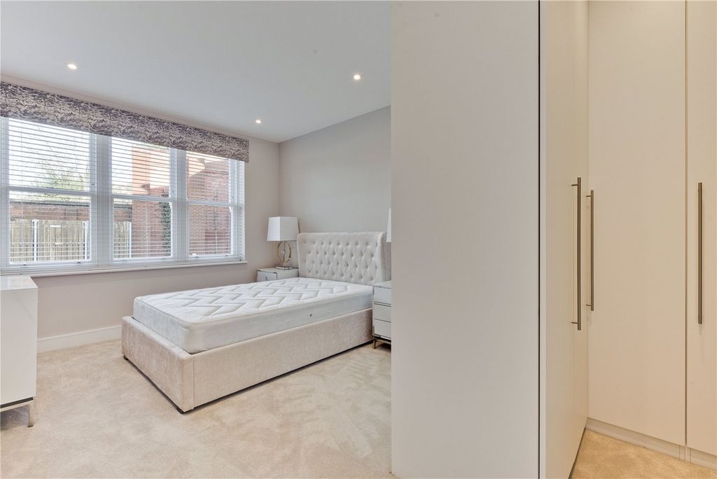 Property photo 3 of 8 Master