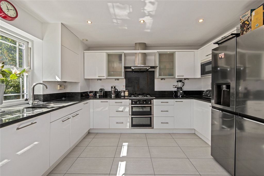 Property photo 3 of 10 Picture No. 06