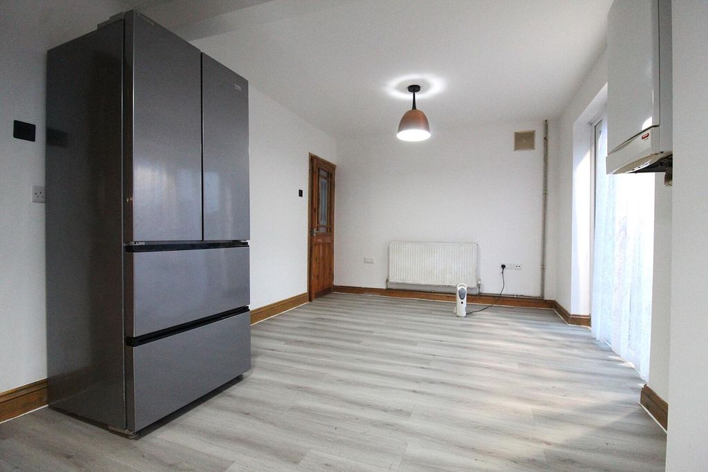 Property photo 3 of 14 Kitchen