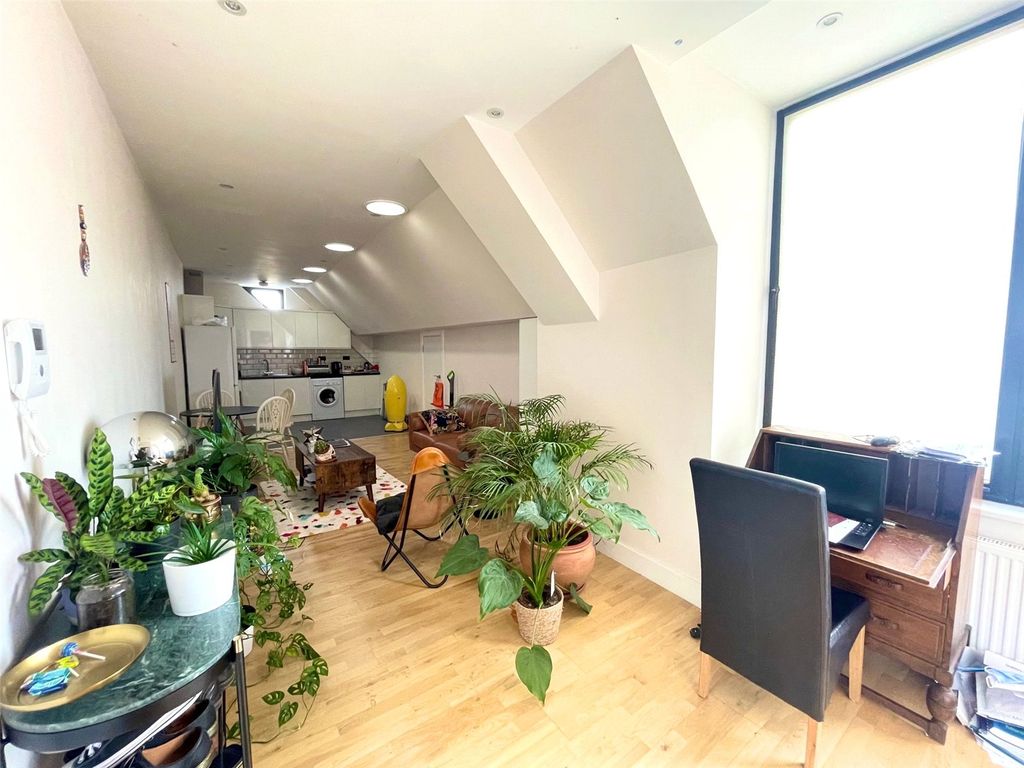 Property photo 2 of 5 Picture No. 04