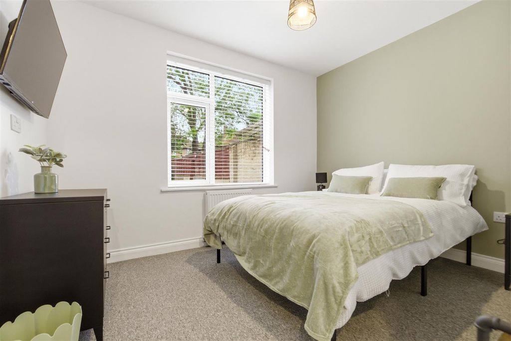 Property photo 1 of 16 Little John Road 12.Jpg