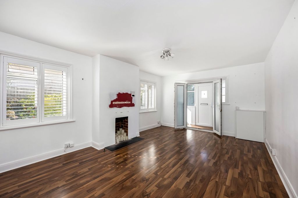 Property photo 3 of 12