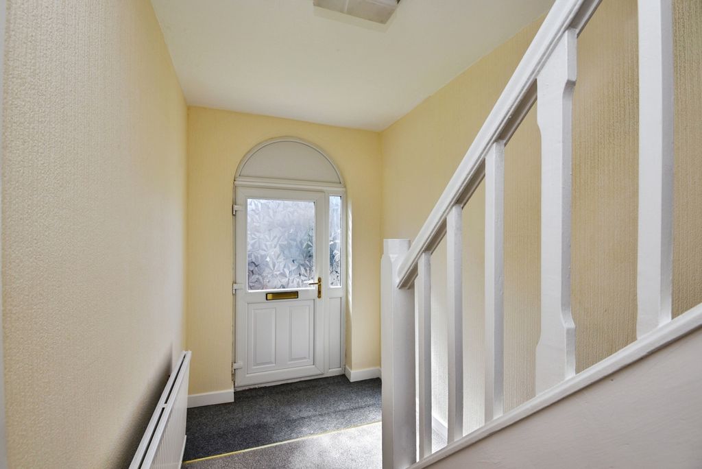 Property photo 2 of 16 Hallway