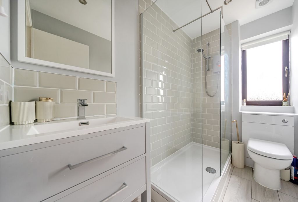 Property photo 3 of 9 1396760-17-69664c...