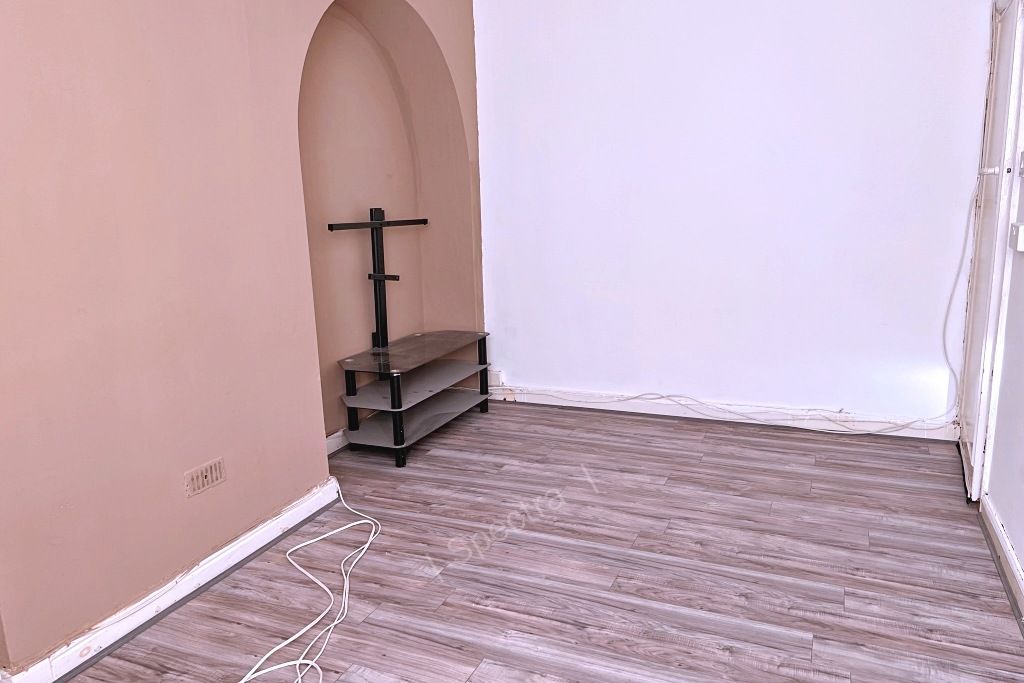 Property photo 2 of 8 Gallery