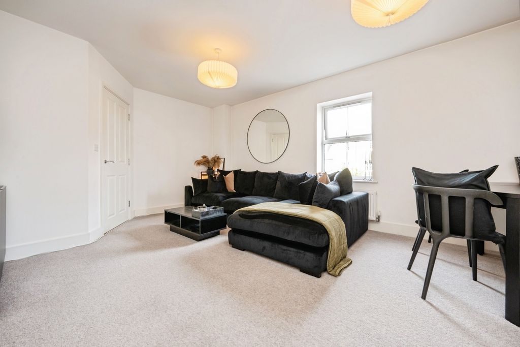 Property photo 3 of 14 Photo