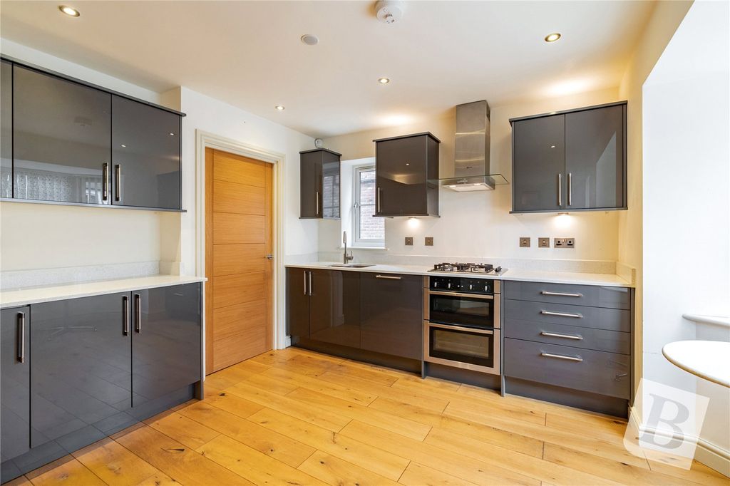 Property photo 3 of 27 Kitchen