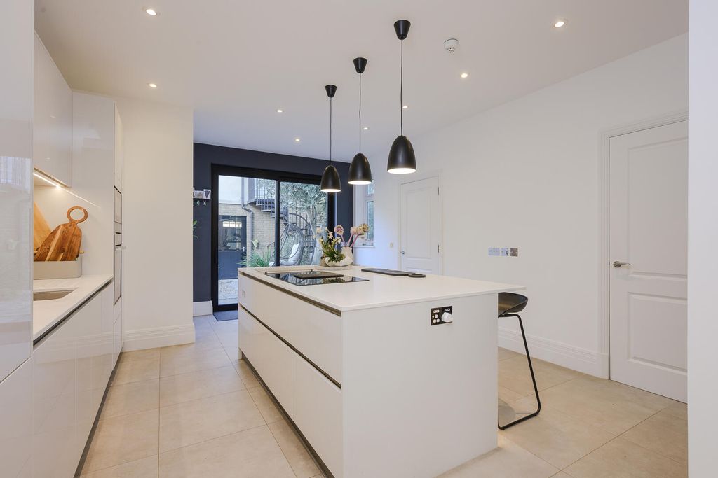 Property photo 3 of 20 Kitchen