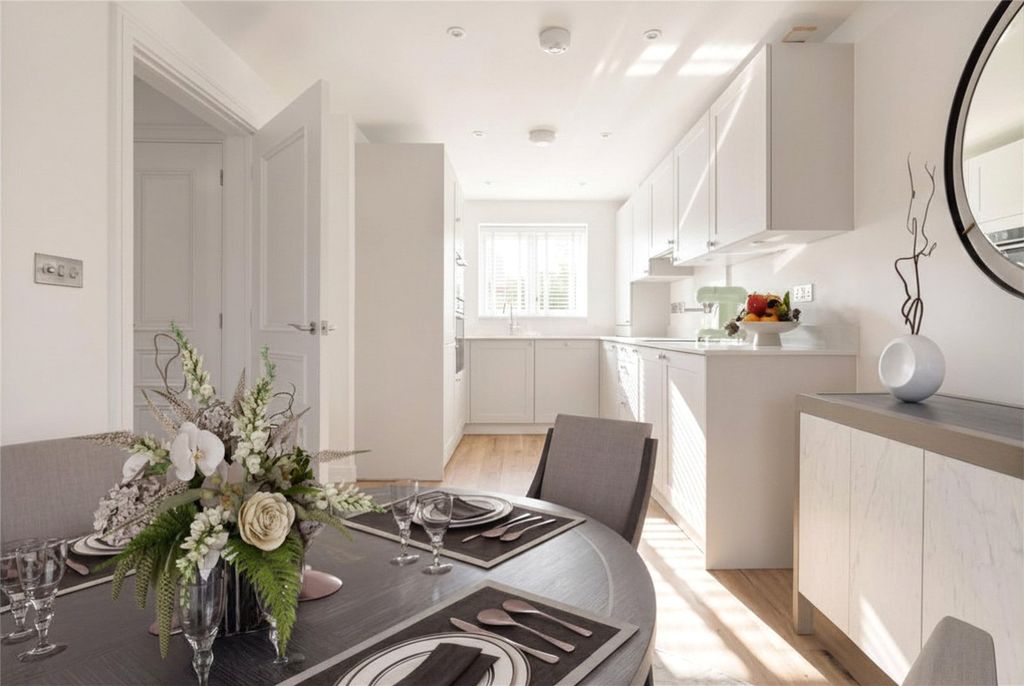 Property photo 1 of 11 Kitchen/Dining