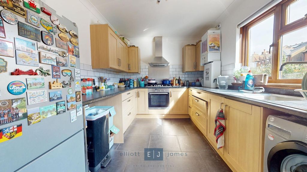 Property photo 3 of 18
