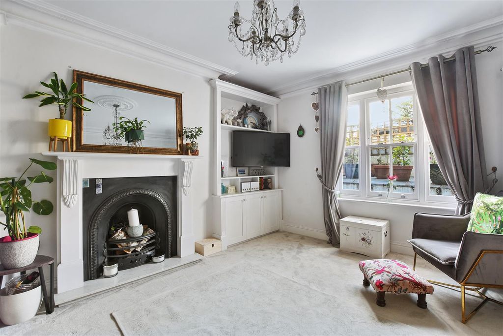 Property photo 1 of 8 Highgate West Hill - Reception .Jpg