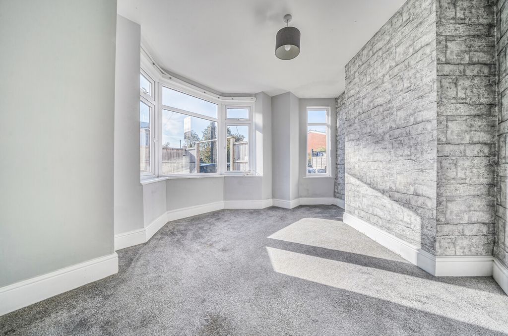 Property photo 2 of 12 1358138-18-68cd87...