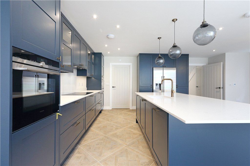 Property photo 3 of 9 Kitchen